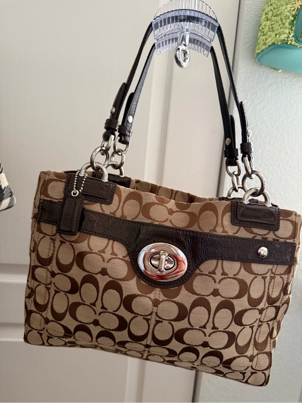 Coach Signature Canvas Shoulder Bag in Brown. Matching Coach wallet - Picture 1 of 12
